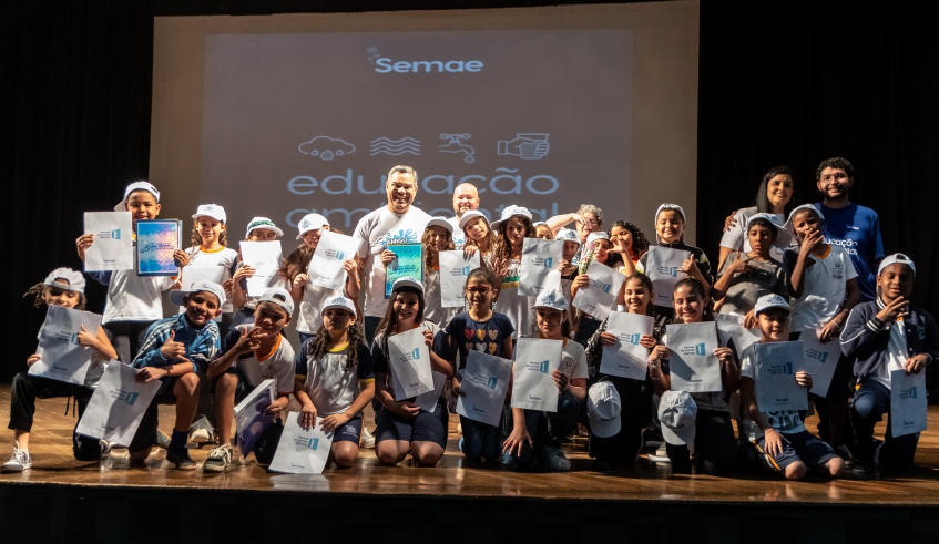 Apresentações de alunos marcam o encerramento do projeto de educação ambiental do Semae em 2025