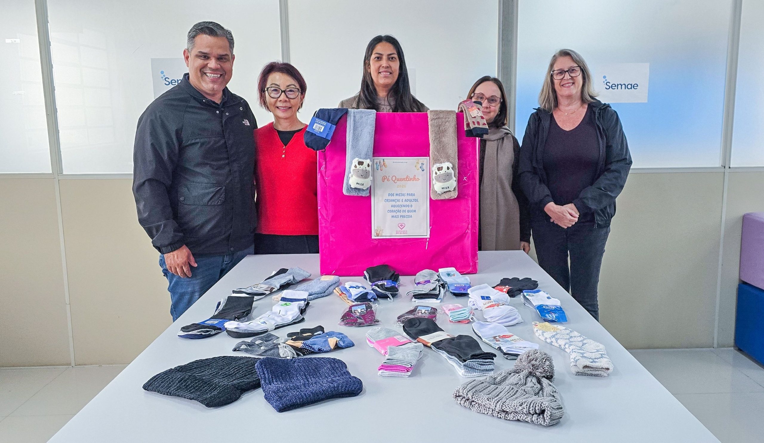 Semae entrega 400 peças de inverno à Campanha Pé Quentinho da Associação do Voluntariado